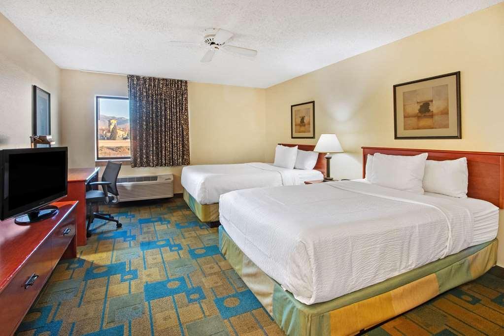 La Quinta By Wyndham Albuquerque Journal Ctr Nw Hotel Room photo